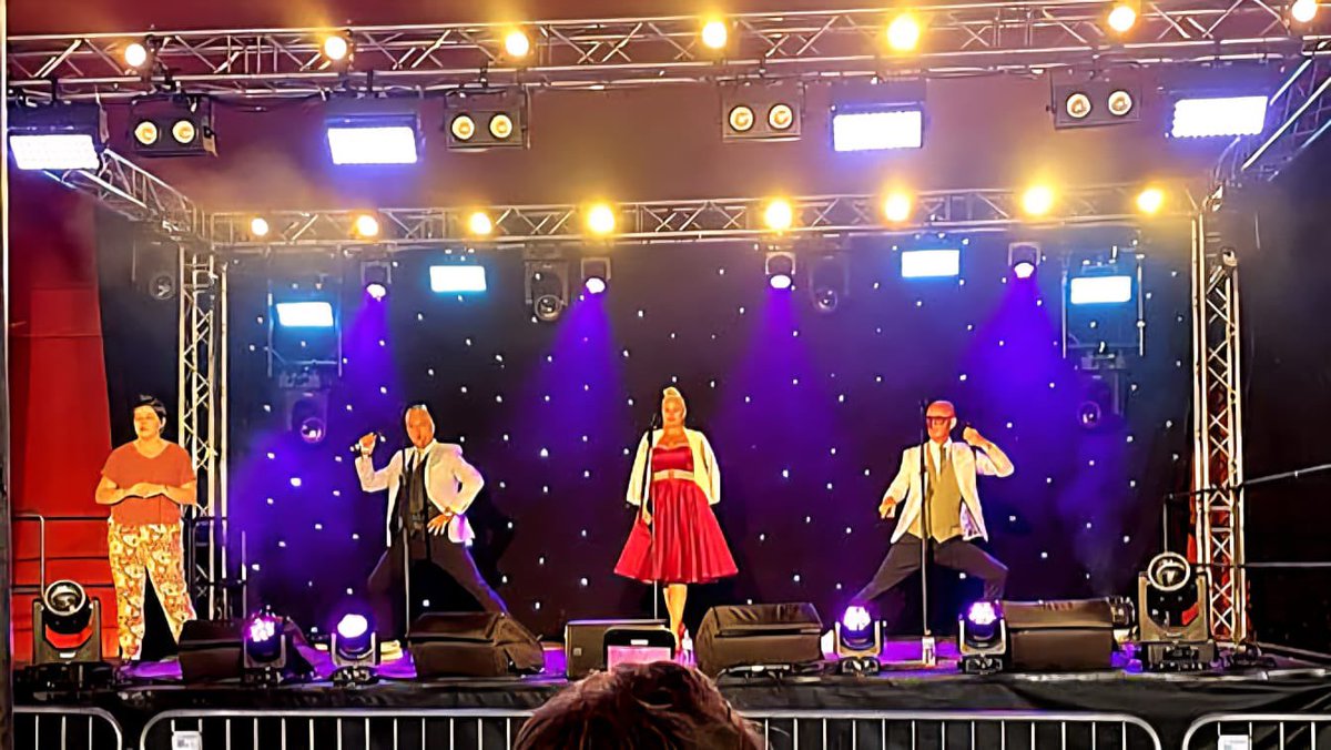 The Fabulous Lounge Swingers tweet media