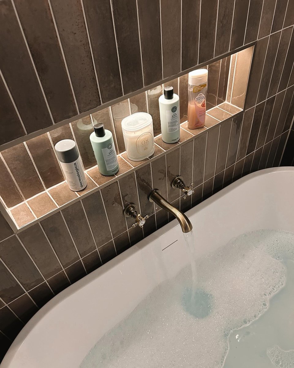 BathroomMUK's tweet image. Bubbles, brass, and beautiful brown tiles 🛁✨

ig ajbhome_ has absolutely nailed the warm luxe look in this bathroom makeover – every detail is giving five-star hotel vibes.

Shop here: bathroommountain.co.uk

#bathroominspo #neutraldecor