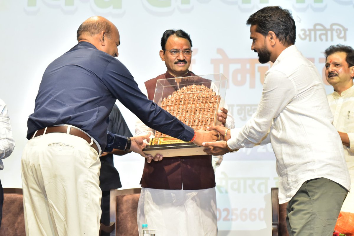 DrLokeshsaini's tweet photo. डॉ प्रेमचंद बैरवा जी  उप मुख्यमंत्री ( आयुष मंत्री) को प्रदेश के होम्योपैथिक चिकित्सकों की तरफ से जन्मदिन की हार्दिक शुभकामनाएं @DrPremBairwa @RajCMO @rajhomoeo656 https://t.co/4h5vVnei4I