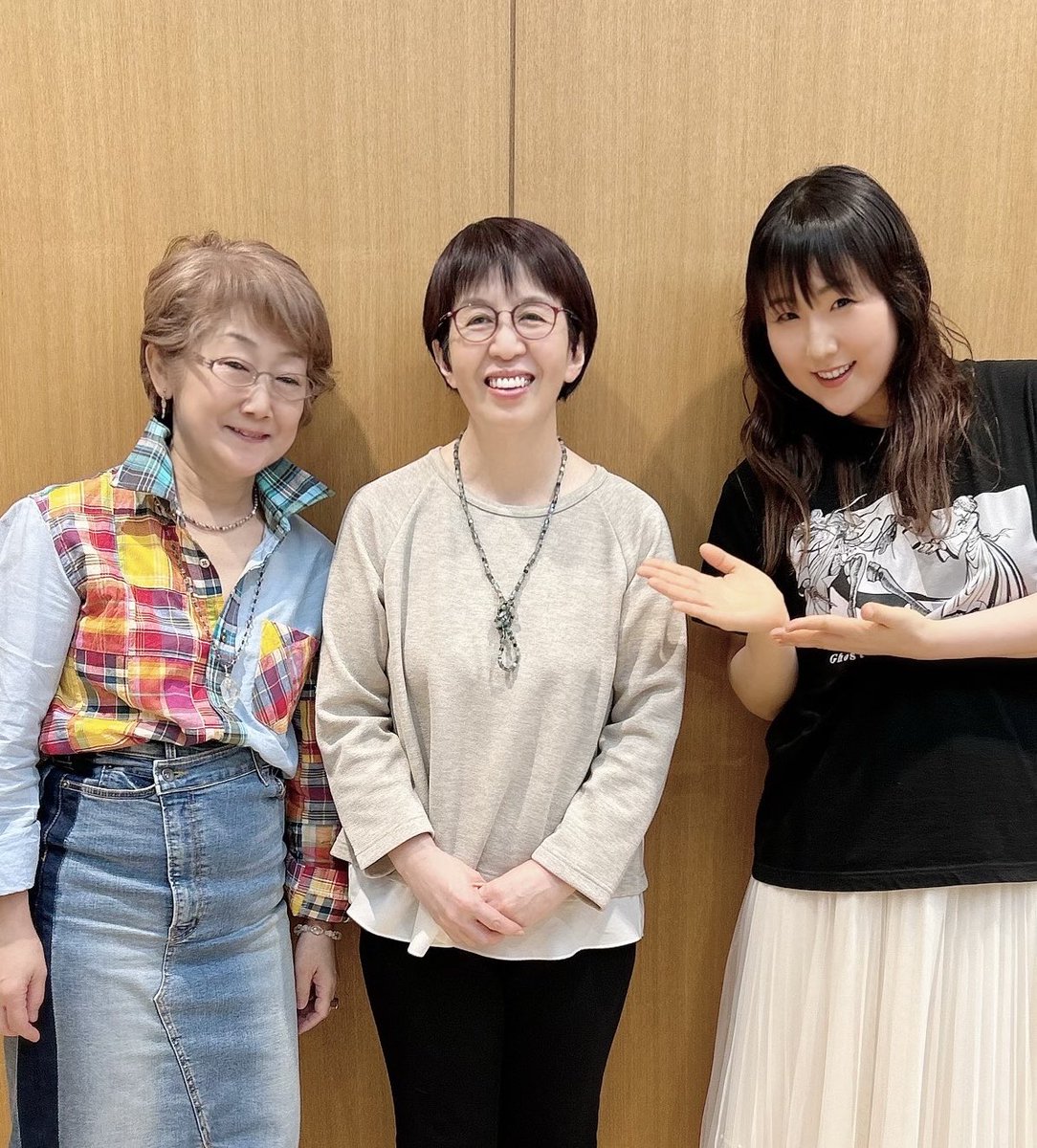 ゴースト&amp;レディ名古屋千秋楽ありがとうございました‼️みんなのコメント読みながら配信観てた！一緒に観劇してる気分で楽しかった😍

次は大阪公演‼️サントラ&amp;楽譜も出てるので沢山聞いて歌ってね🎶

写真左から音楽監督の鎮守めぐみさん、脚本家の高橋知伽江さん、富貴どん👻

#ゴーストアンドレディ