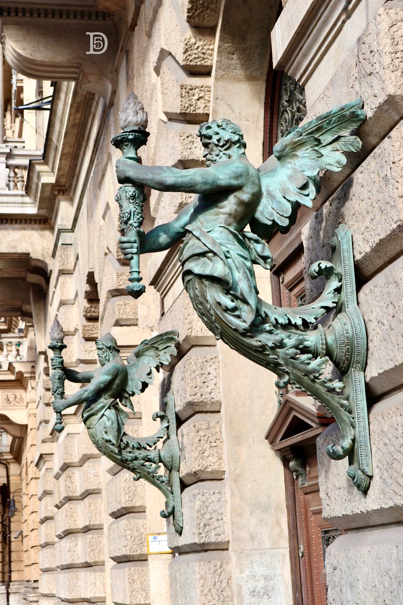 Stunning Baroque street lamps, Budapest 🇭🇺.