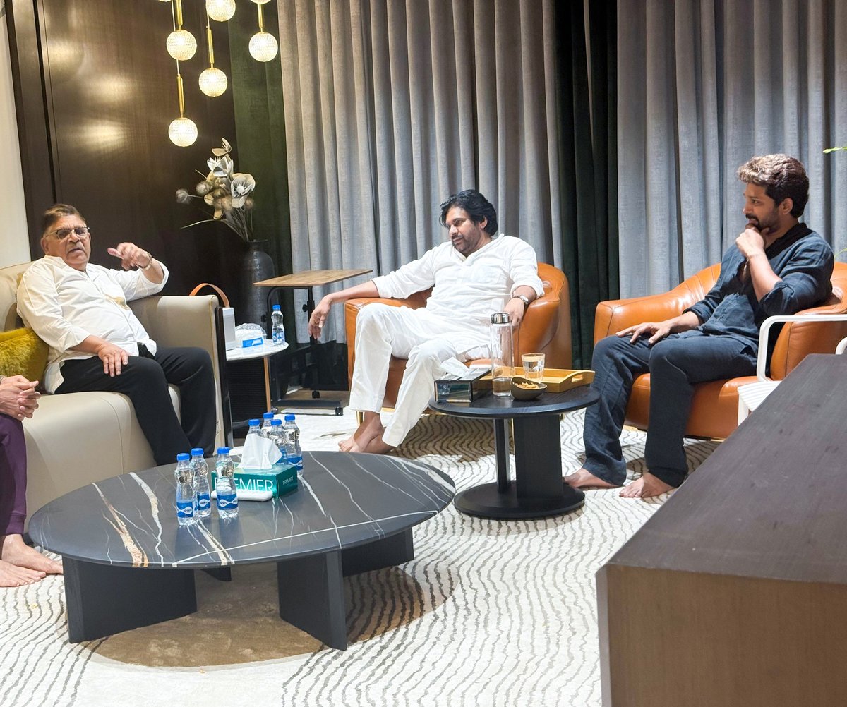 euphoriaIcon's tweet image. Andhra Pradesh Deputy CM @PawanKalyan garu visited #AlluAravind garu and Icon Star @AlluArjun garu at their residence to personally convey his condolences on the demise of #AlluKanakaratnam garu.❤️🙏

✍️@SKNonline