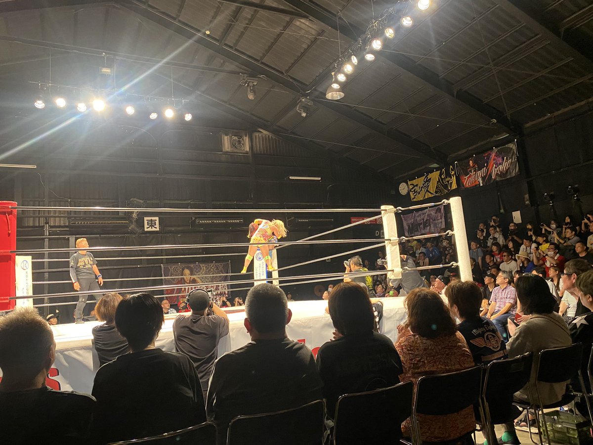satomurameiko's tweet image. 岡優里佳vs桃野美桜
岡がシングルマッチでメインを務める日が来るとは。
岡は桃野選手に出会ってホント変わったなあ。
#SENJO #marvelouspro