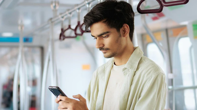 IndiaToday's tweet photo. Man's 'shameless metro incident' post questions lack of empathy among passengers
#MetroIncident 

Read more: https://t.co/pYPoF9235K https://t.co/x9GcBLRCeK