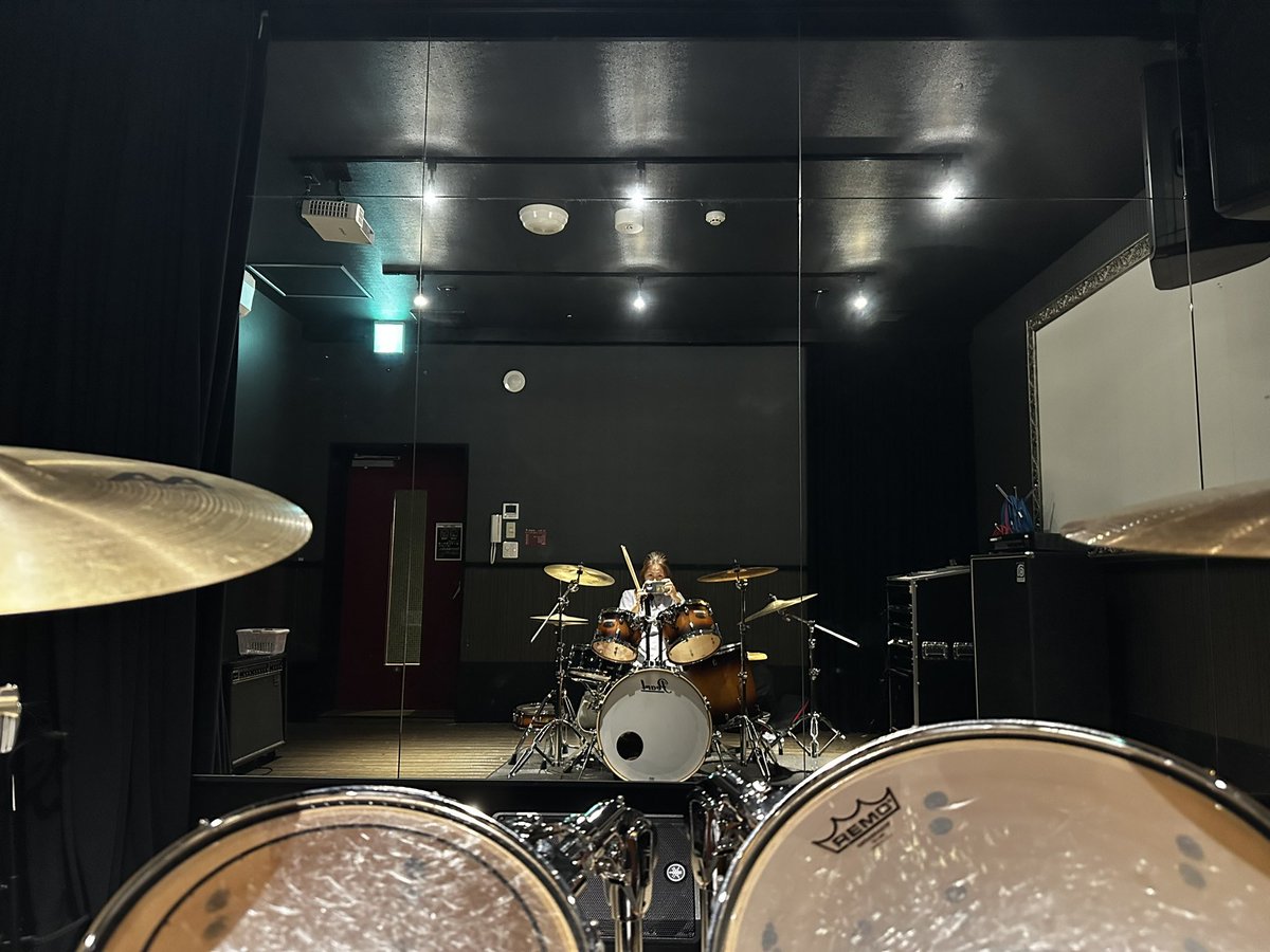 RenShiyun's tweet photo. たまにお客様から、「ドラムしてるとストレス発散になりますね」と言われるけど、返答に困るので「私、ストレスないんです😁」って答えてます。

ドラムをストレス発散の道具にしたくないし、現実逃避とか何かの代用にしたくない。

🥁出来るようになるまでは逆にストレス溜まるよ‼️🤣笑 https://t.co/KeoE1KRTHx
