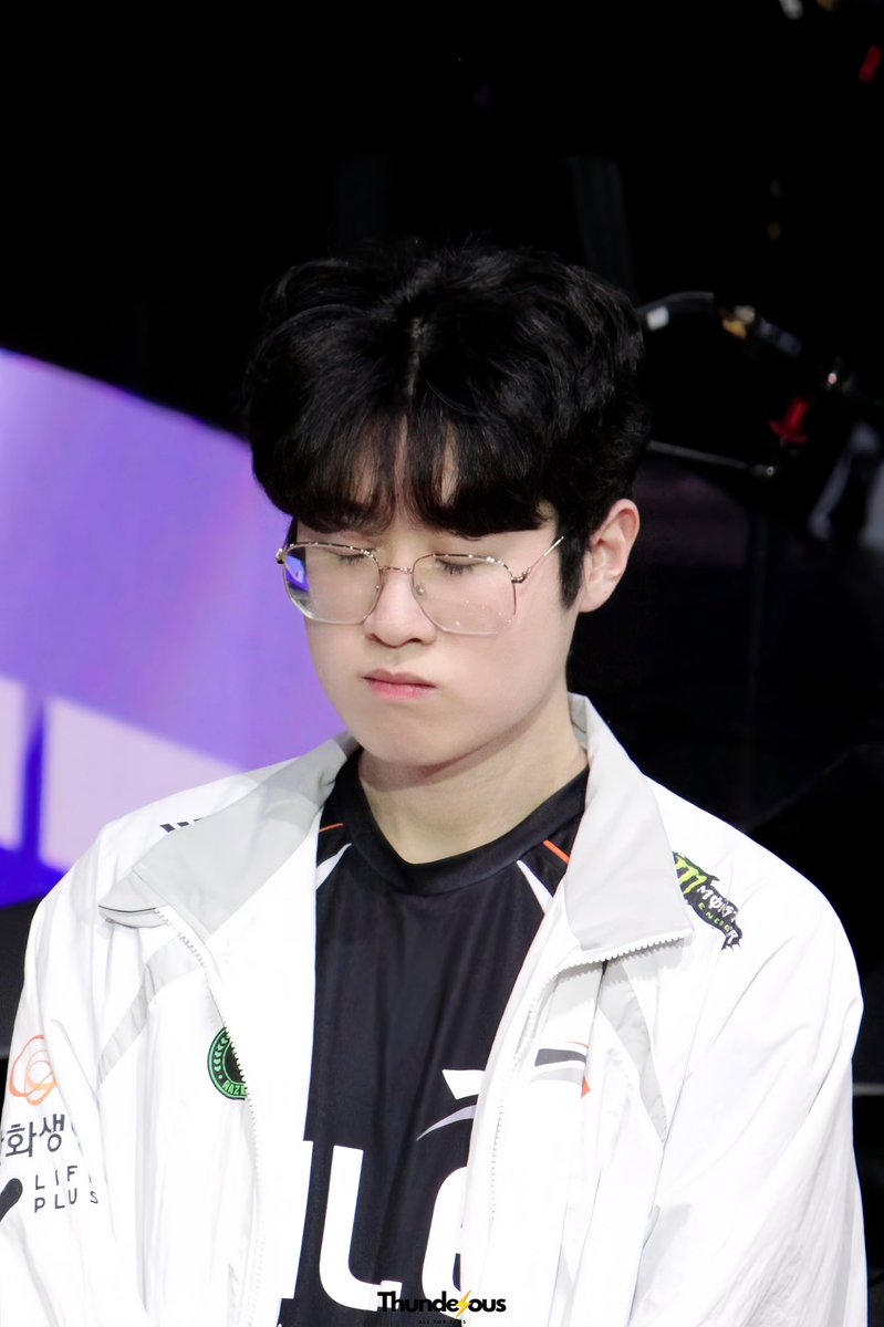 250829 LCK HLE vs NS 

속눈썹까지 예쁘네~ ㅎㅎ

#Zeus #제우스 #최우제 #HLEWIN