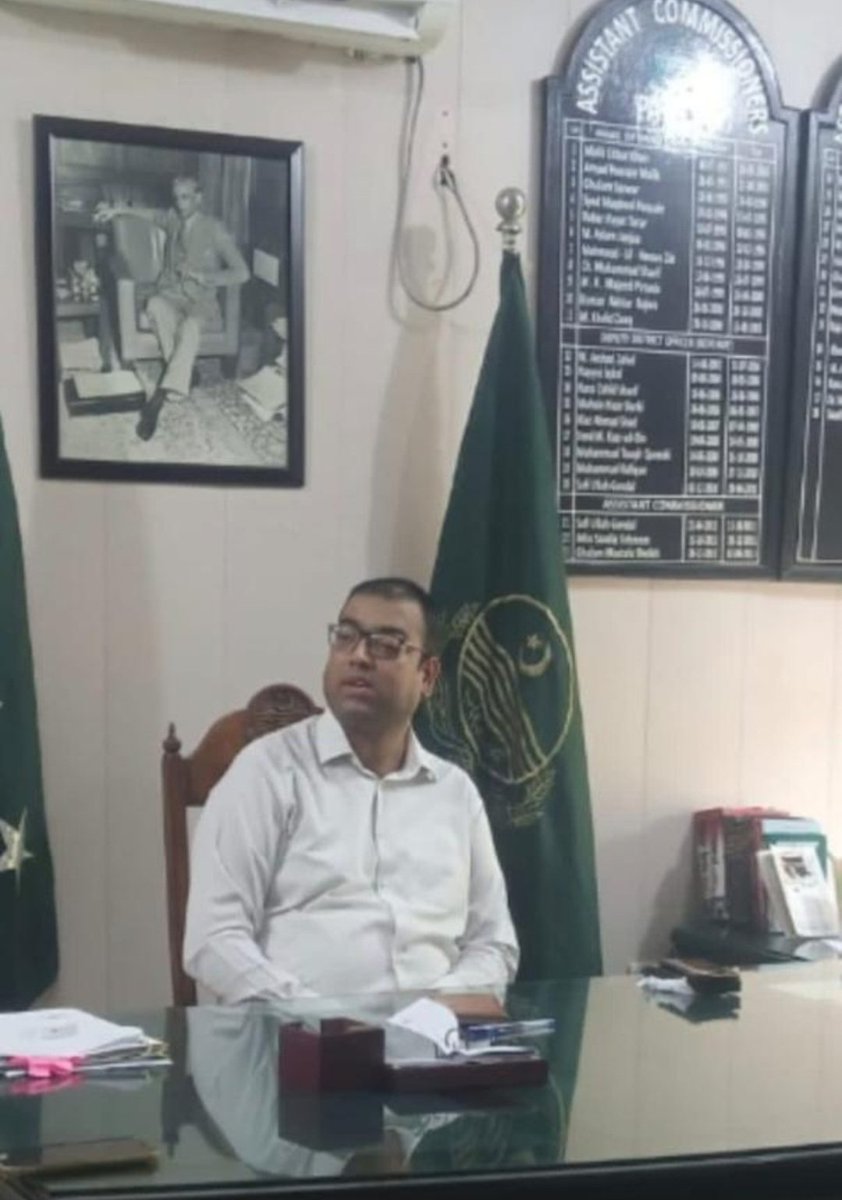 إنا للہ وإنا إلیہ راجعون
اسسٹنٹ کمشنر پتوکی فرقان احمد ہیڈ بلوکی کے سیلابی علاقے کے دورے کے دوران دل کا دورہ پڑنے سے جان کی بازی ہار گئے