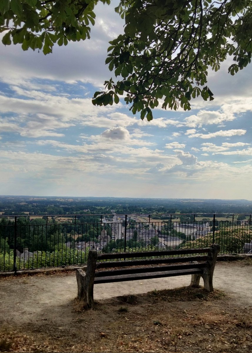 Mon #bancdominical à Domfront En Poiraie #Orne #Normandie <a href="/experienceloire/">Loire Valley</a> <a href="/Pauline_Nollet/">Pauline N 🇺🇦🎗🇮🇱</a> <a href="/ElfieNeuberger/">Elfie Neuberger</a> <a href="/McDoucere/">Marie-Caroline Douceré</a> <a href="/so_tourisme/">So_Tourisme 🌐🇨🇵🇪🇺</a> <a href="/JusteCentriste/">LE JUSTE CENTRISTE 🇪🇺♦️😷🇺🇦🐞🙏</a> <a href="/philippepoustis/">Philippe Poustis 🇺🇦🇦🇲</a> <a href="/jmlpyt/">jmlpyt photography</a> <a href="/MyFaveBench/">My Favourite Bench</a> <a href="/PuthonM/">Michel PUTHON</a> @FranceMagique2 <a href="/MartineCONORD/">Martine CONORD</a> <a href="/LdOptimistes/">Ligue des Optimistes 🤗💙</a>  <a href="/pimpignole37/">pimpignole 37 🐞</a>  
Bon dimanche 😀