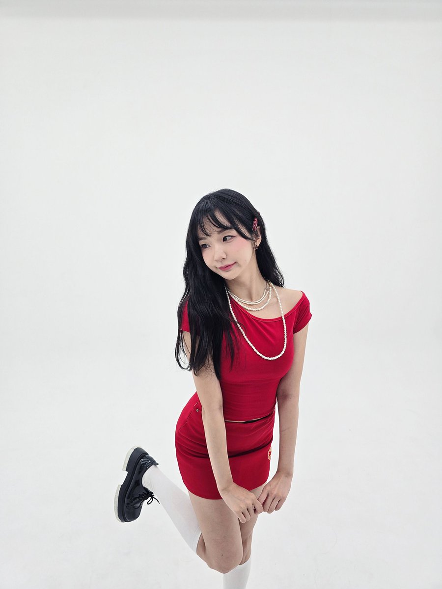 tyongeee's tweet image. Red Girl 🍒🫦
