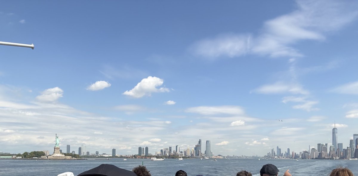 firesleg's tweet photo. 初のNY滞在72時間。居心地良かった。何をとってもスケールが大きいので刺激が大きかったのと、個がぶつかりあうことを当たり前に感じられたからか小さいことを気にしすぎなくてもよくなったからかな。(幸いにも?)肩身の狭い思いや治安の悪さも特に感じなかった。いい人多かった。また行きたい、 https://t.co/7lPzlnuVb5