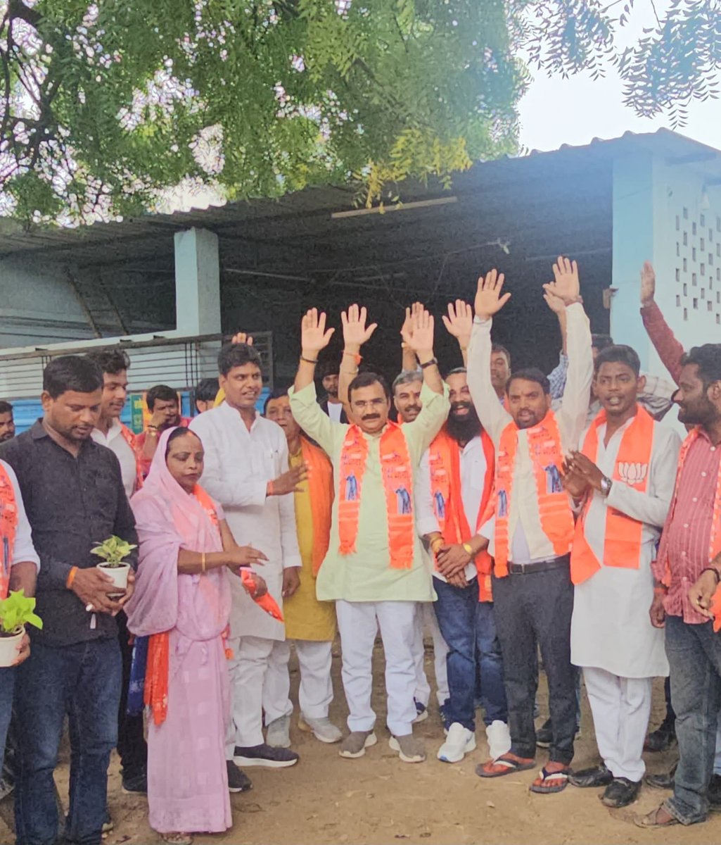 Dileep Patel (@dileeppatelbjp) on Twitter photo जिला वाराणसी,भाजपा मंडल- रोहनिया स्थित बूथ संख्या -272, सरकारीपुरा, मंडुआडीह में यशस्वी प्रधानमंत्री श्री नरेंद्र मोदी जी के 125 वां एपिसोड "मन की बात" को बूथ पदाधिकारी व कार्यकर्ताओं के साथ सुना।
<a href="/BJP4India/">BJP</a> <a href="/BJP4UP/">BJP Uttar Pradesh</a> <a href="/BJPKashiKshetra/">BJP Kashi Kshetra</a> <a href="/BJPVaranasi/">BJP Varanasi</a> <a href="/narendramodi/">Narendra Modi</a> <a href="/OfficeofJPNadda/">Office of JP Nadda</a> जिला वाराणसी,भाजपा मंडल- रोहनिया स्थित बूथ संख्या -272, सरकारीपुरा, मंडुआडीह में यशस्वी प्रधानमंत्री श्री नरेंद्र मोदी जी के 125 वां एपिसोड "मन की बात" को बूथ पदाधिकारी व कार्यकर्ताओं के साथ सुना।
<a href="/BJP4India/">BJP</a> <a href="/BJP4UP/">BJP Uttar Pradesh</a> <a href="/BJPKashiKshetra/">BJP Kashi Kshetra</a> <a href="/BJPVaranasi/">BJP Varanasi</a> <a href="/narendramodi/">Narendra Modi</a> <a href="/OfficeofJPNadda/">Office of JP Nadda</a>