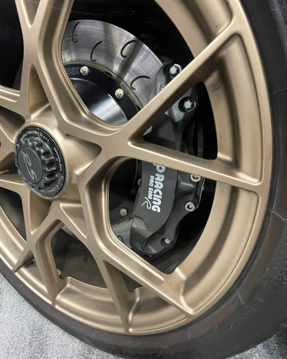 APRacingLtd's tweet photo. Track only.
The PRO 5000 R caliper is built purely for racing — no shortcuts, no road-friendly features, just full performance where it counts.
#apracing #bestofbritish #race2road #born2race #caliper #race #performance #brakeupgrades #brakes #car #pro5000r https://t.co/yHLJNYvETd