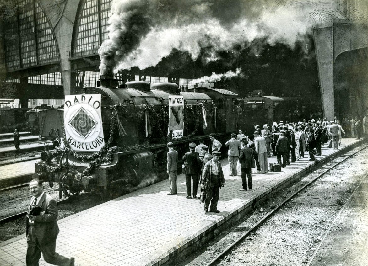 Expedición a Bélgica, organizada por Radio Barcelona, con motivo de la exposición de Bruselas de 1935.-
Foto : AFB.