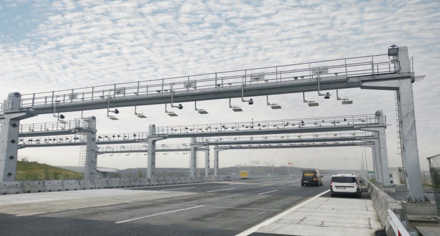 🚨 NHAI launches India’s first Multi-Lane Free Flow tolling system at Choryasi toll plaza in Gujarat.