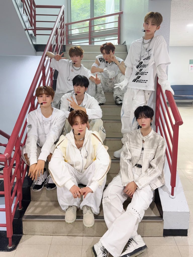 #idntt unevermet has officially wrapped up their debut promotions, marking their last music show performances with this lineup.