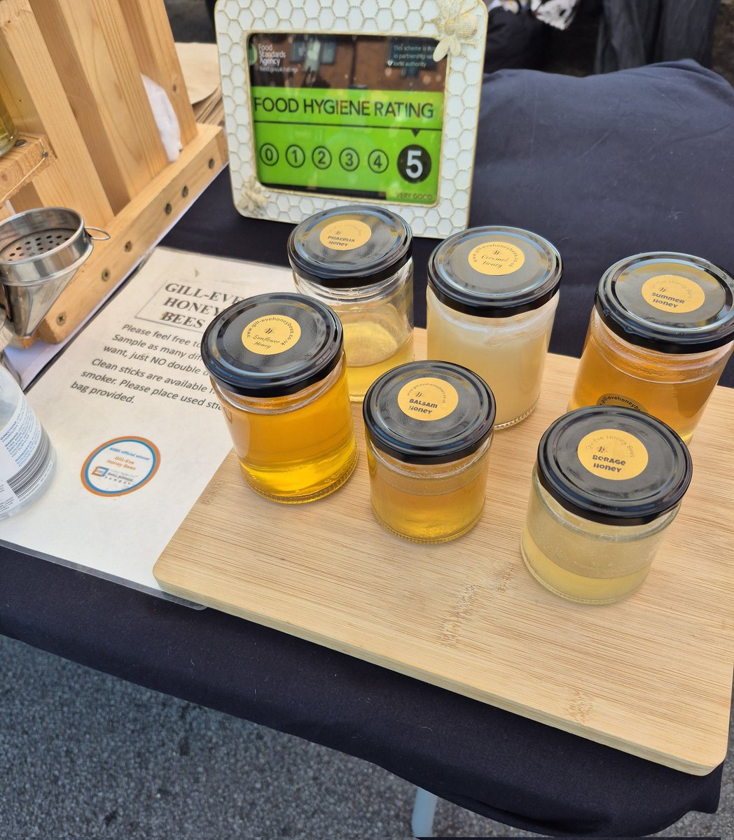 All set up at the @ingoodhands_markets in Cleethorpes, near the RNLI
See you all very soon. 
#farmersmarket #produce #honey #candles #lincsconnect