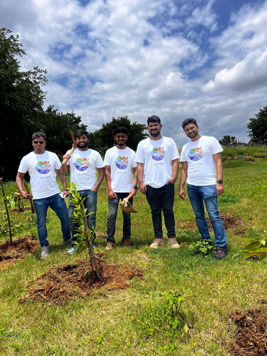 gowtham_mvd's tweet image. Hands in the soil 🌱, planted some green, and made memories that&apos;ll grow with time 🌿
#OracleInTheWild
#PlantSampling