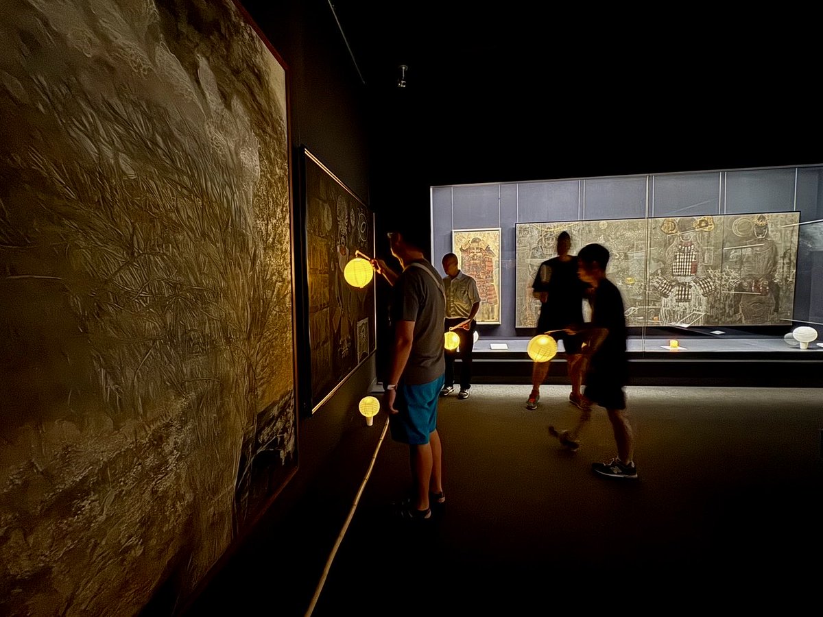 暗いからこそ、はっきり見える
美しさがあるんですね、以外でした！

お客様より興味深いお言葉を色々
頂戴致しました。
手元の明かりに照らされたところが
一層際立ってみえる面白さ✨

ご参加の皆さま有難うございました！
提灯の明かりでみるナイトミュージアム
またの機会をお楽しみに♪