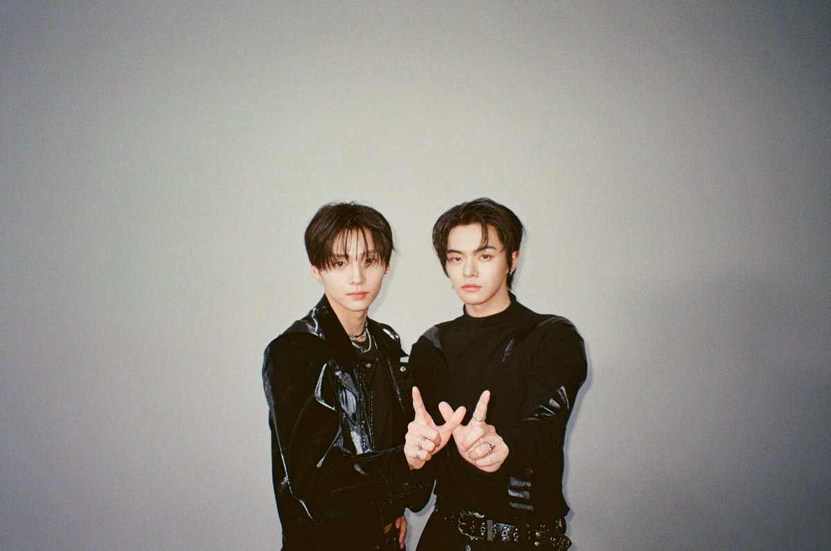 M2MPD's tweet image. 필름카메라로 기록한 8월의 추억📸 9월에도 쭈욱 엠투와 함께해요❣ #8월의엠투 #M2film #SC_SPECIAL #보이즈2플래닛 @_mnetboysplanet