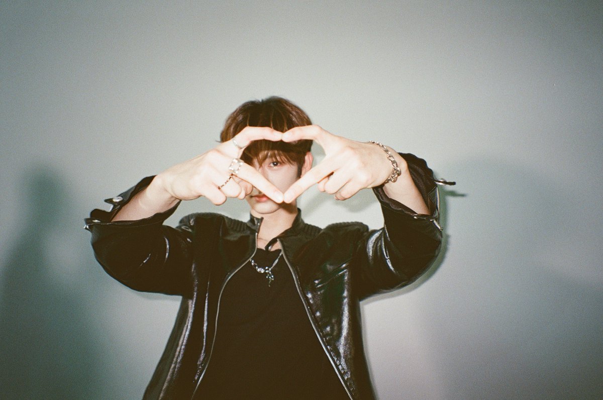 M2MPD's tweet image. 필름카메라로 기록한 8월의 추억📸 9월에도 쭈욱 엠투와 함께해요❣ #8월의엠투 #M2film #SC_SPECIAL #보이즈2플래닛 @_mnetboysplanet