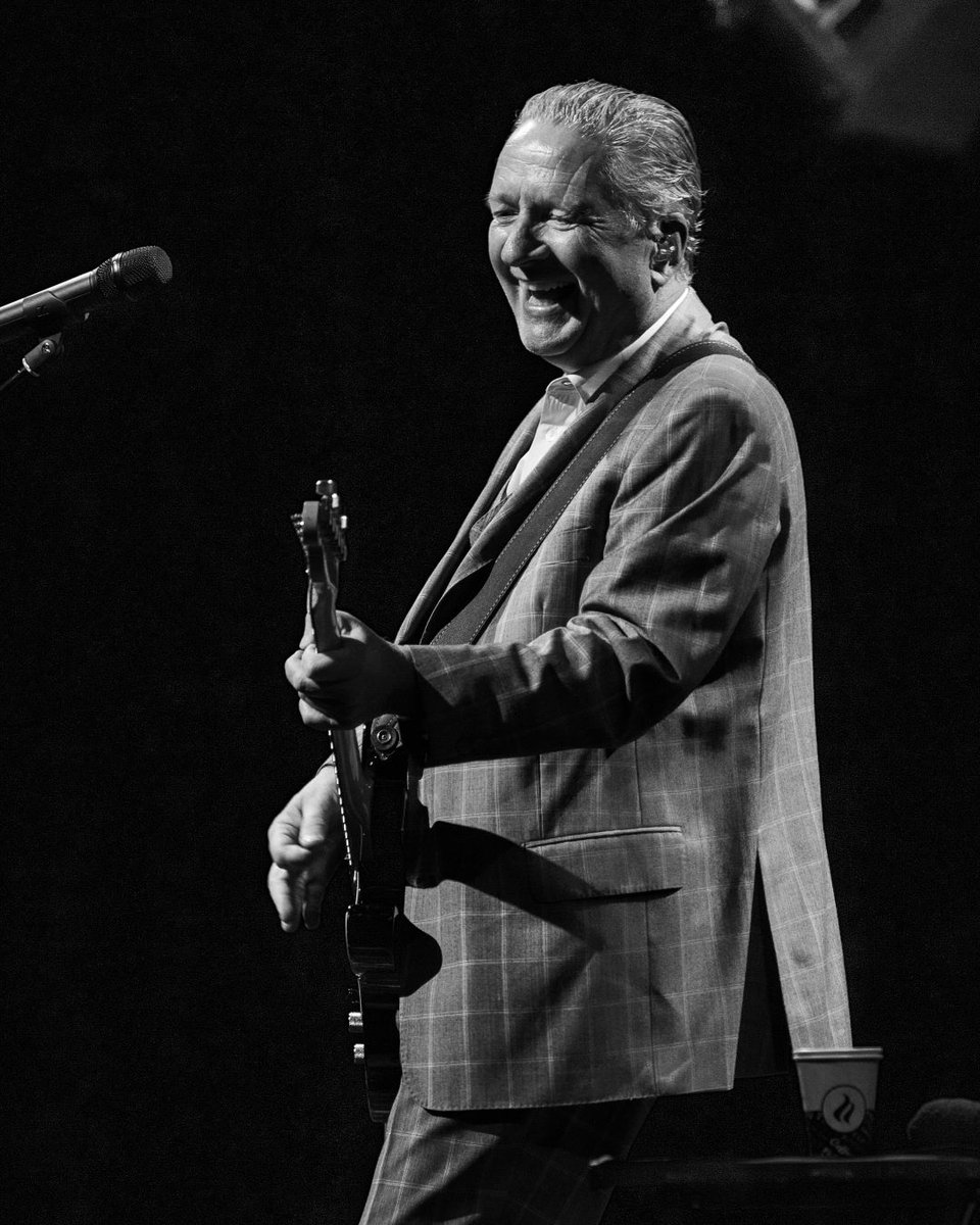 Squeeze (@squeezeofficial) on Twitter photo Please join us in wishing Glenn Tilbrook a very happy birthday today! 🎂 Post your messages below 👇👇
📷 Connie Virdie Please join us in wishing Glenn Tilbrook a very happy birthday today! 🎂 Post your messages below 👇👇
📷 Connie Virdie