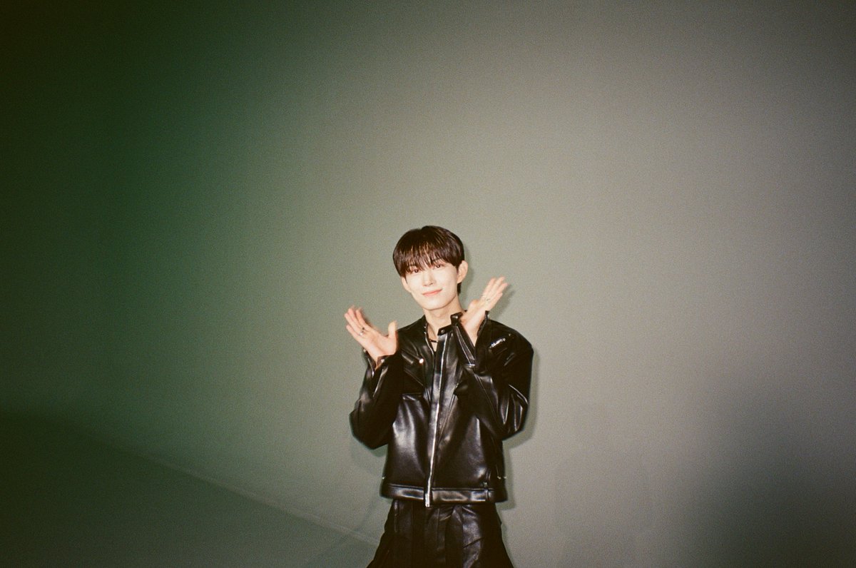 M2MPD's tweet image. 필름카메라로 기록한 8월의 추억📸 9월에도 쭈욱 엠투와 함께해요❣ #8월의엠투 #M2film #SC_SPECIAL #보이즈2플래닛 @_mnetboysplanet