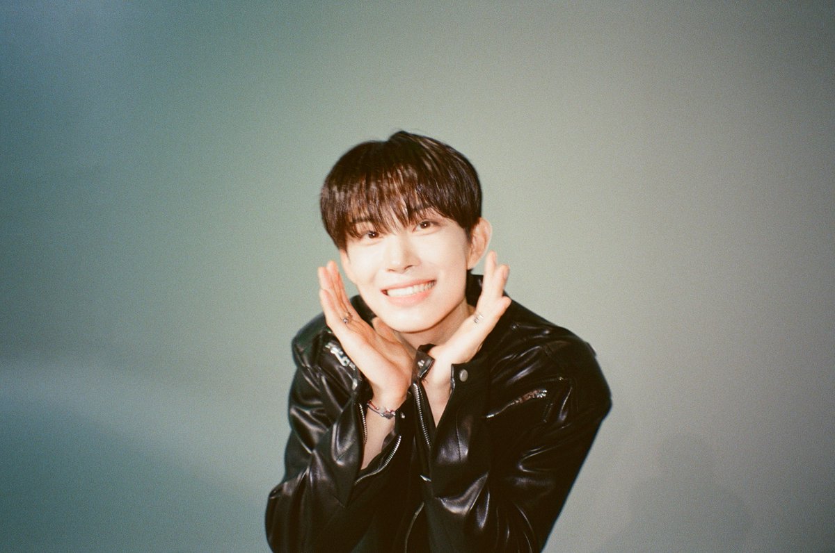 M2MPD's tweet image. 필름카메라로 기록한 8월의 추억📸 9월에도 쭈욱 엠투와 함께해요❣ #8월의엠투 #M2film #SC_SPECIAL #보이즈2플래닛 @_mnetboysplanet