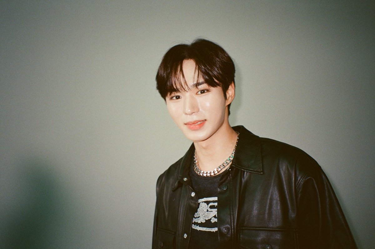 M2MPD's tweet image. 필름카메라로 기록한 8월의 추억📸 9월에도 쭈욱 엠투와 함께해요❣ #8월의엠투 #M2film #SC_SPECIAL #보이즈2플래닛 @_mnetboysplanet