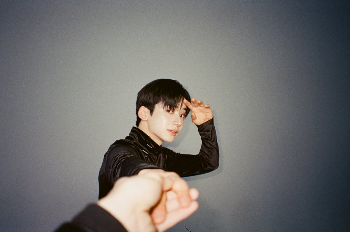 M2MPD's tweet image. 필름카메라로 기록한 8월의 추억📸 9월에도 쭈욱 엠투와 함께해요❣ #8월의엠투 #M2film #SC_SPECIAL #보이즈2플래닛 @_mnetboysplanet