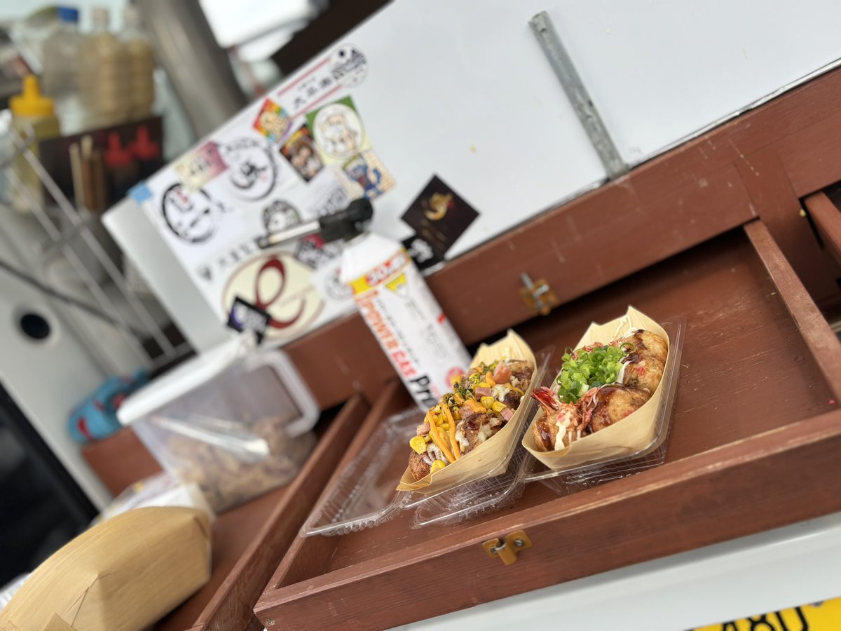 デリ丸と、おすすめなんですかーってきいたら、デリ丸は🐙らしくエビを〜🦐
尻尾でわかりやすくしましたってかわいい尻尾です☺️
味見したけどおいしかったです☺︎
お家でゆっくり食べます〜🍻