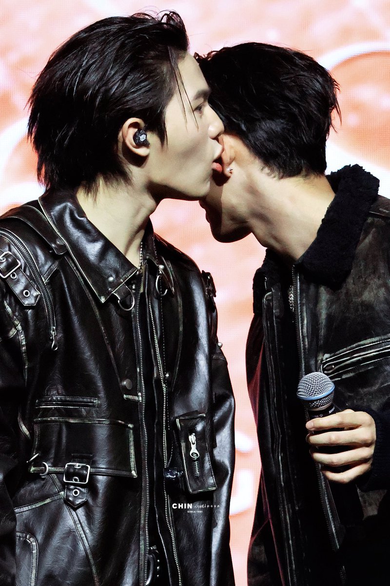 ห้ะะะะ!!!!!
วิลเลี่ยมรับสายแม่!!! น้องเอสนับสายพี่ด้วยค่ะ!!!!😭😭😭😭😭😭

WILLIAMEST STORY IN HK
#WilliamEst1stFMinHongKong
#WilliamEst #วิลเลี่ยมเอส