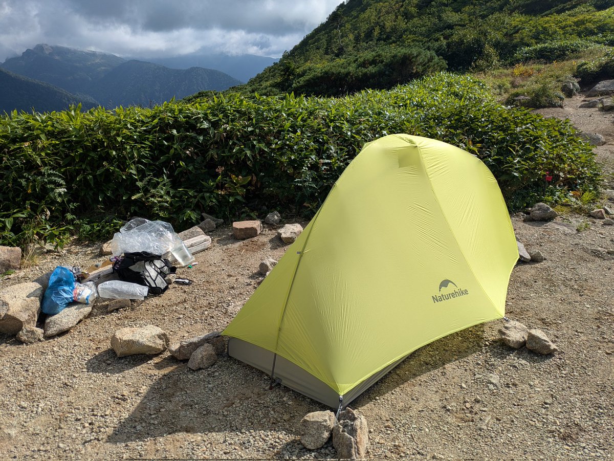 jump_trail's tweet image. 土曜日は折立→薬師沢・雲ノ平→鷲羽岳・三俣蓮華岳→黒部五郎小屋を6時間45分、CT38％。日曜日は黒部五郎小屋→太郎平→折立を4時間40分。トレラン装備ならギリギリ日帰りもできるコースを1泊2日。今シーズン一番の天気、素晴らしい景色でした。