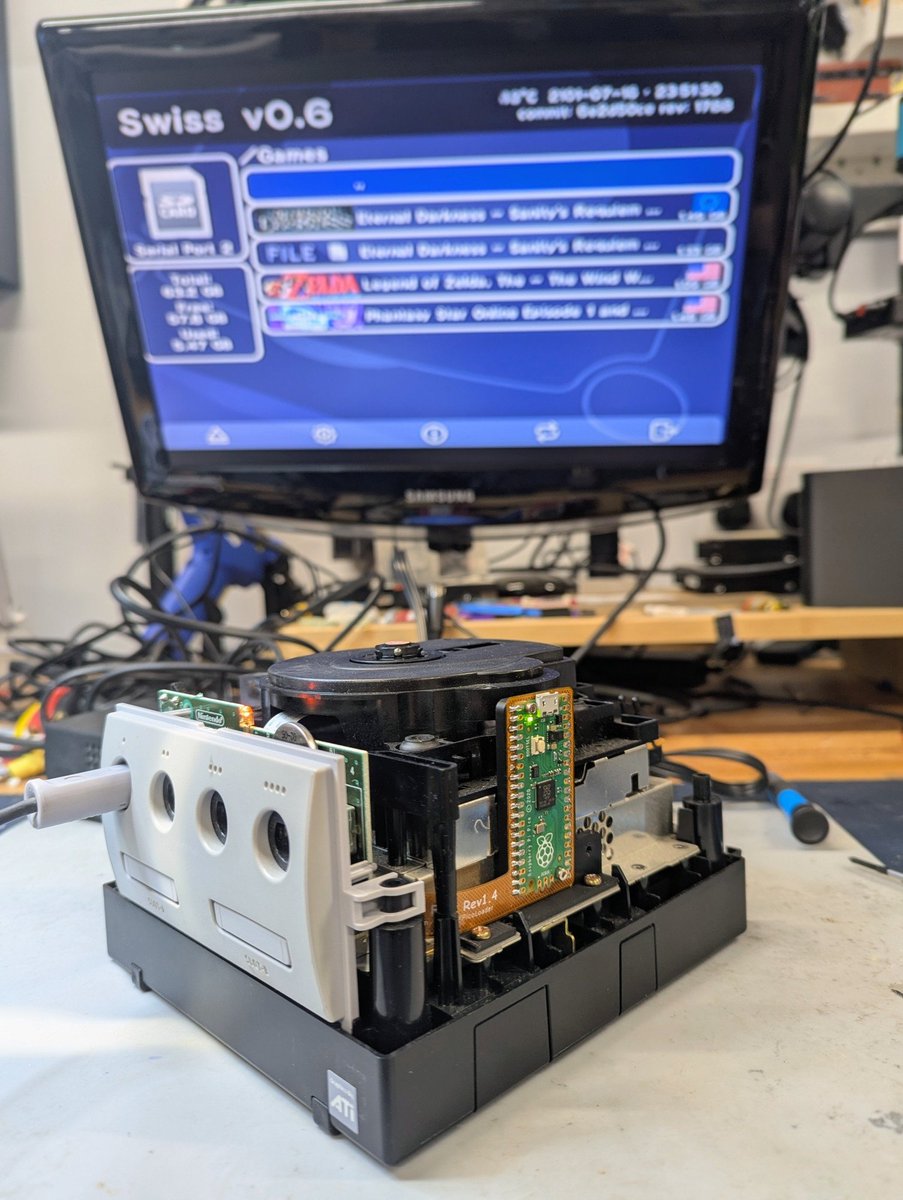 topvint's tweet image. The instal instruction of the #PicoLoader advice to solder the Raspberry Pi and diode once the flex is in place in the Cube. While this is a relatively easy solder, you can indeed install a PicoLoader with a pre-soldered Pi and diode, already screwed into the 3D-printed bracket😁