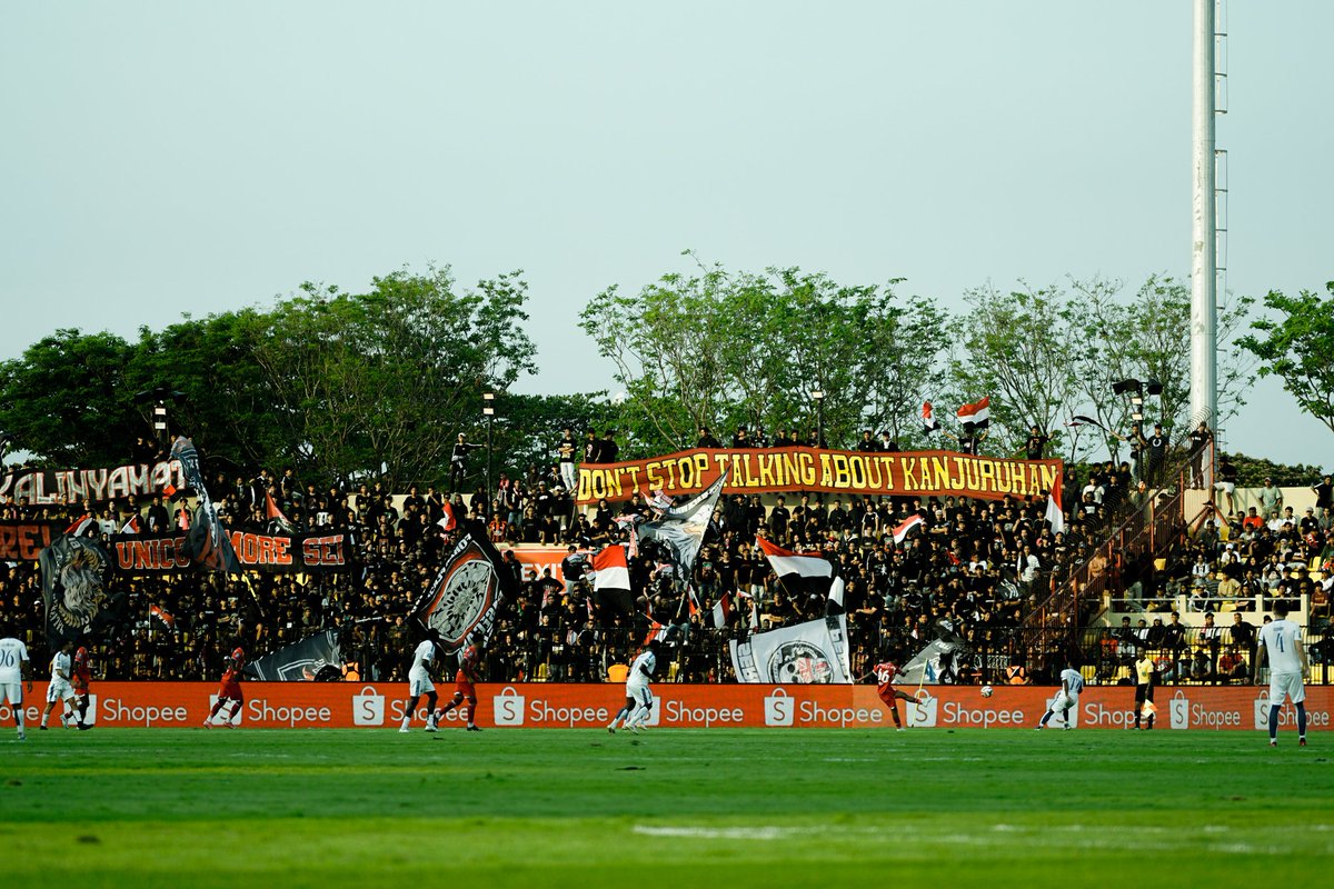ftblindonesia's tweet photo. They came bearing messages.

Bali and Jepara stand in solidarity with the people of Indonesia.

📷: @Northsideboys12 &amp; @CNSyndicate https://t.co/MjvWes6kzL