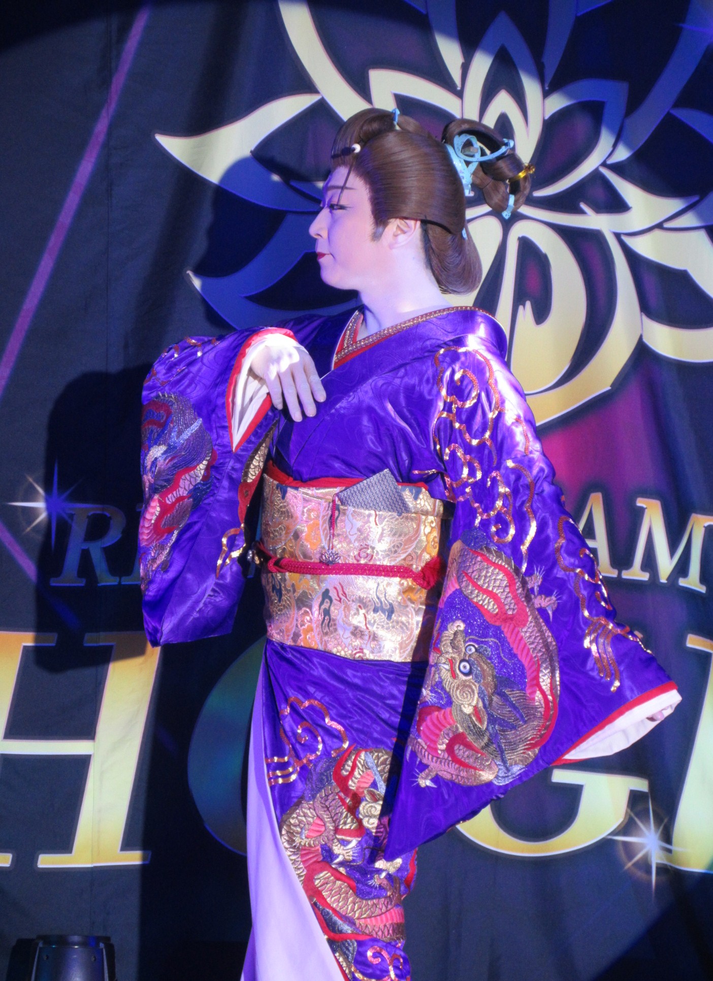 大衆演劇 章劇 澤村蓮 大衆演劇「章劇」の座長澤村蓮さんの撮影と舞台出演情報 | TikTok