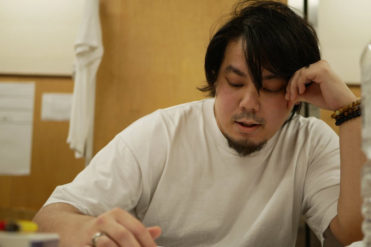 ７人の俳優たちの稽古場日誌

6日目は新垣亘平！
沖縄生まれ沖縄育ち。
反戦教育が日常にあったと語る亘平が、
今回の作品ではどう関わってくるのか。

「平和の正体」

こちらから読めます💁‍♂️
pocopoco5.wixsite.com/vol-9/%E7%A8%B…