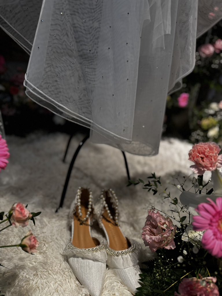 🐰【卒業公演振り返り1】🍨
テーマは｢世界で1番可愛いらぶりんへ｣です💖

らぶりんのペンライトカラーであるピンクと白をメインに製作しました🩷🤍