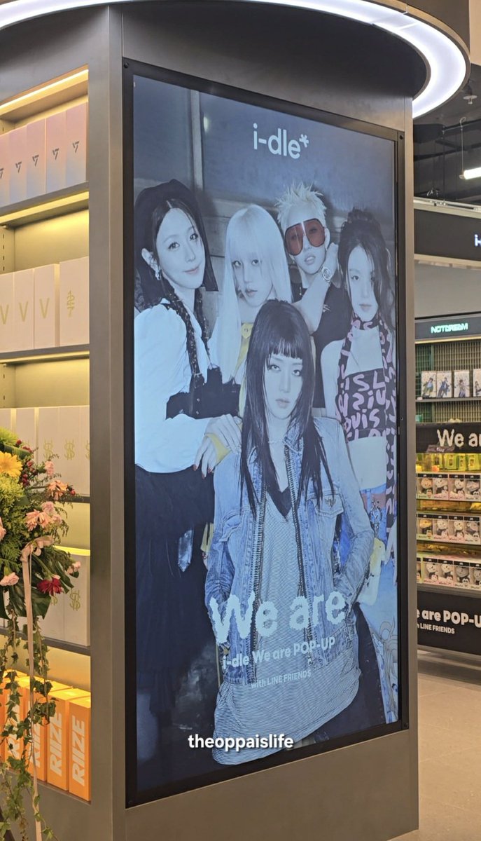i-dle We Are Pop Up in Singapore 📍 Super Rare 313 Somerset, Singapore #아이들  #idle #MIYEON #MINNIE #SOYEON #YUQI #SHUHUA #NEVERLAND #LINEFRIENDS  #LINEFRIENDSSQUARE #idle_minini