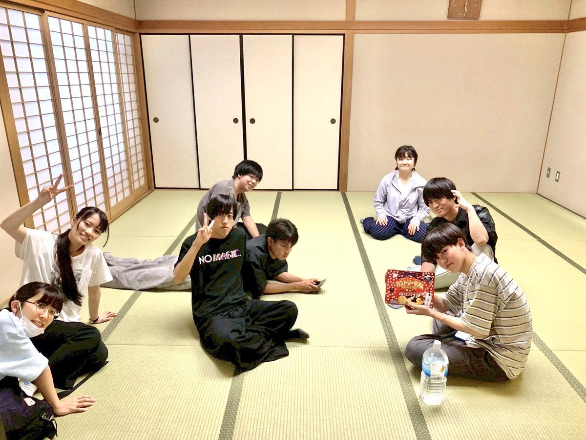🦎8/31、本日は練習日でした！🦎

場当たりに向けた練習を行いました📦
色々な方向に歩んで跳んでの「残光」の練習も随分と安定し始めました😊
あとは本番に向けて走るだけです🏃‍♂️

本番まで残り1週間を切りました。ラストスパート、頑張ります‼️