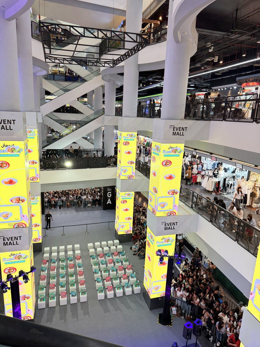 คนเยอะมากกก ตฟว ทำอะไรประชาชน