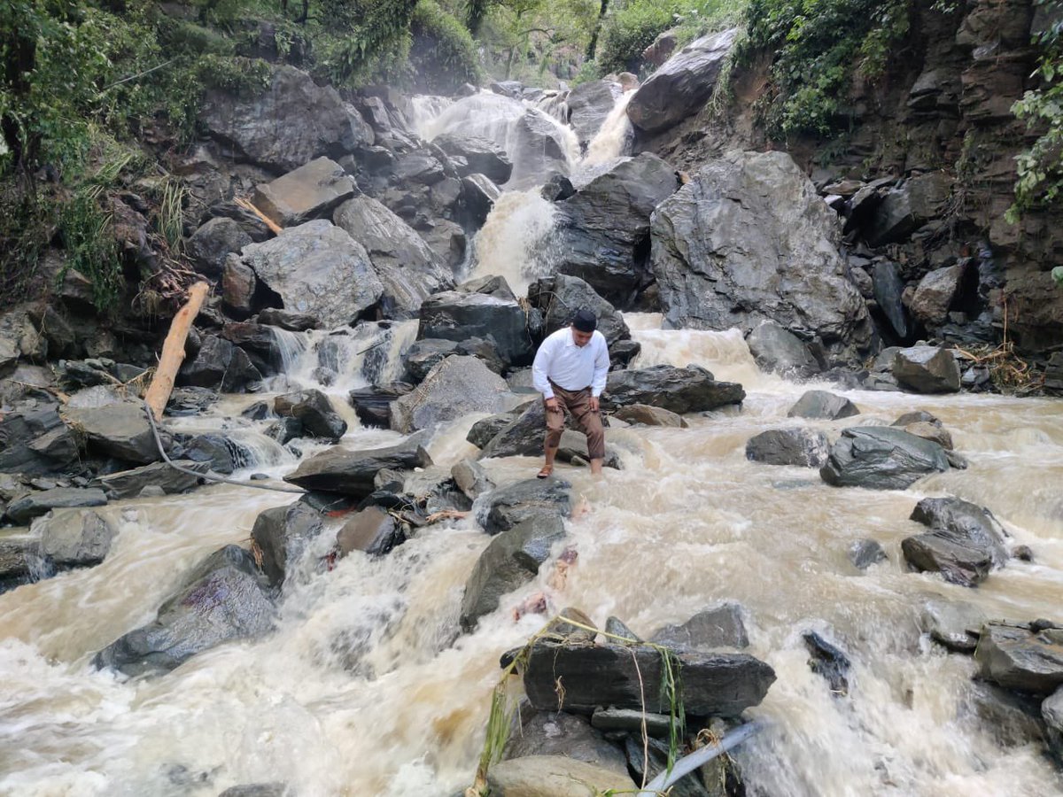 friendsofrss's tweet image. RSS Swayamsevaks join hands with NDRF, SDRF &amp;amp; district teams in Rudraprayag where Chenagad village was destroyed by the Aug 28 cloudburst. #RSS100