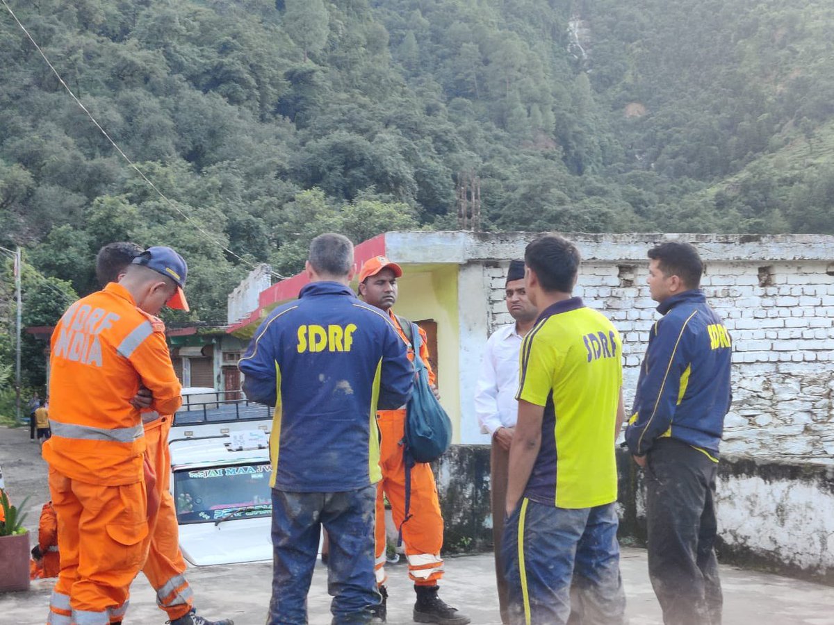 friendsofrss's tweet image. RSS Swayamsevaks join hands with NDRF, SDRF &amp;amp; district teams in Rudraprayag where Chenagad village was destroyed by the Aug 28 cloudburst. #RSS100