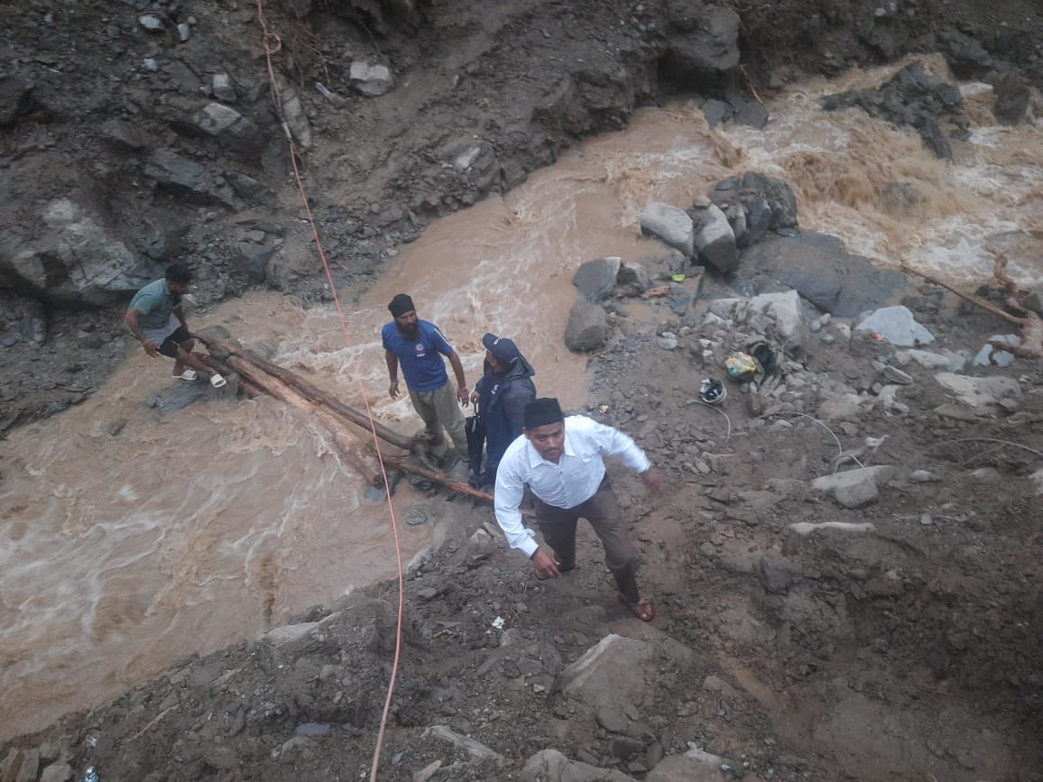 friendsofrss's tweet image. RSS Swayamsevaks join hands with NDRF, SDRF &amp;amp; district teams in Rudraprayag where Chenagad village was destroyed by the Aug 28 cloudburst. #RSS100