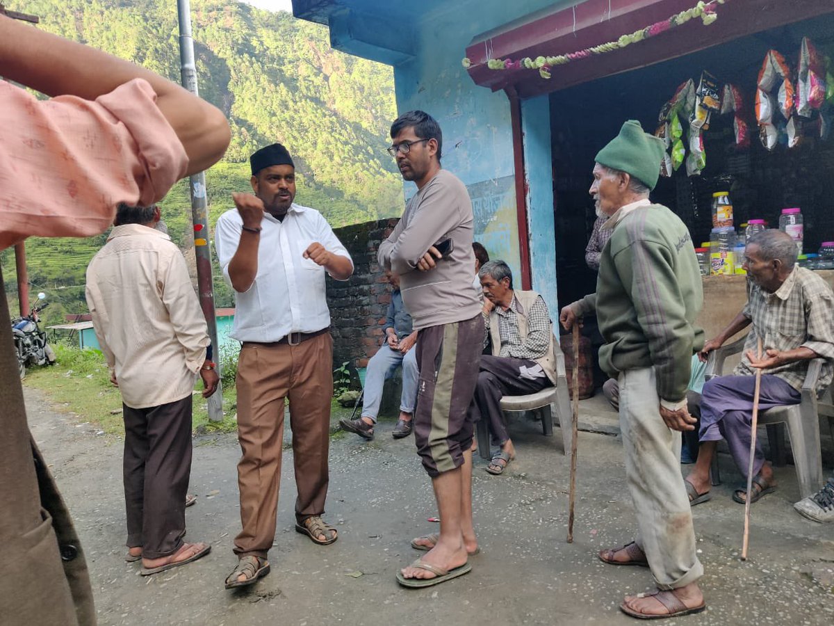 friendsofrss's tweet image. RSS Swayamsevaks join hands with NDRF, SDRF &amp;amp; district teams in Rudraprayag where Chenagad village was destroyed by the Aug 28 cloudburst. #RSS100