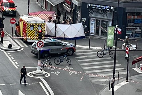 "Ils sont drôlement exigeants les habitants de La Chapelle : on leur fait une magnifique rue apaisée, avec une autoroute pour les vélos bobos. Et ils chouinent encore. Ok il y a des bastons et des meurtres, mais ils préfèreraient quoi, les bagnoles ?!?"