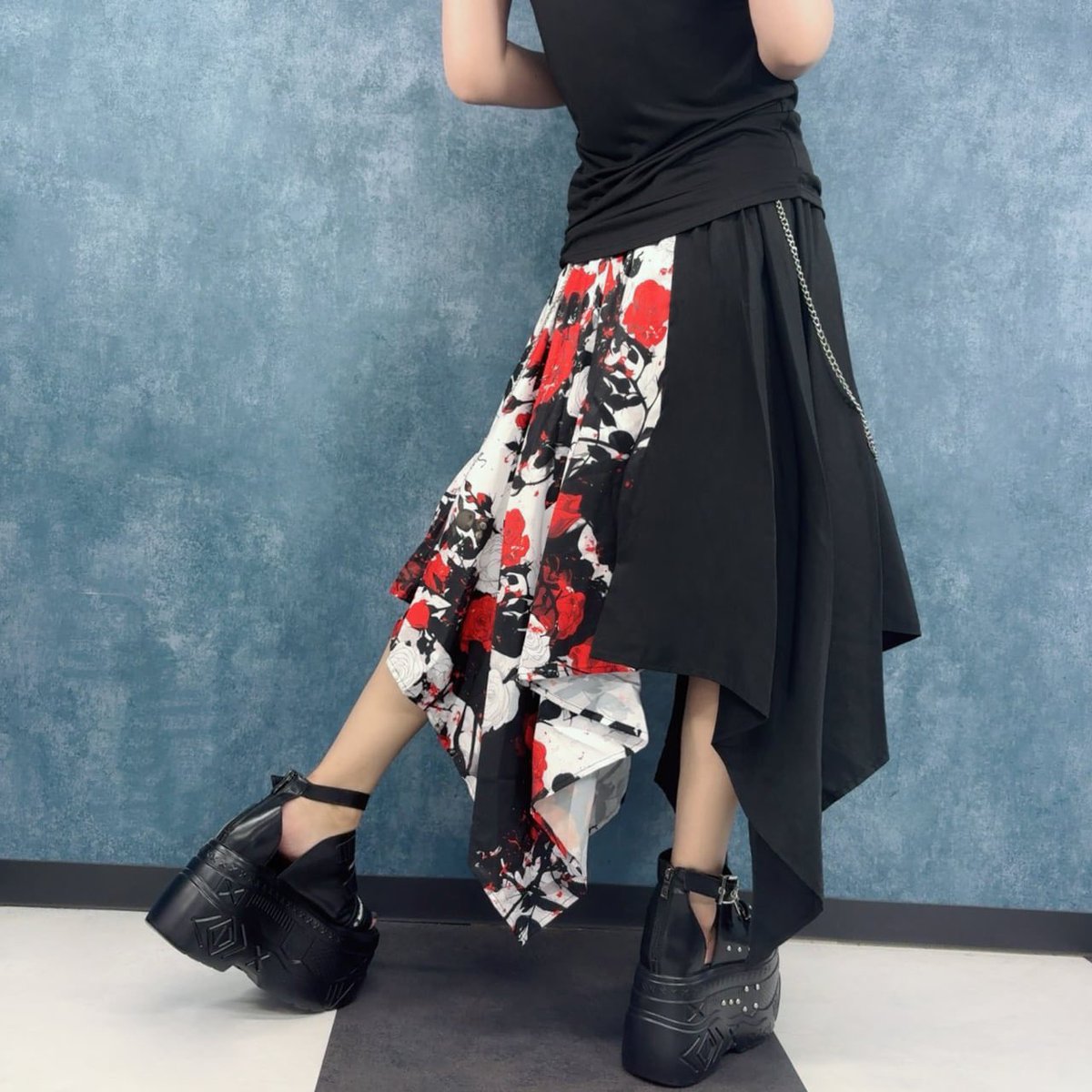 NIER CLOTHING (@nier_tokyo) on Twitter photo 🎁超ばら撒きプレゼント🎁
【UNISEX RED ROSE ASYMMETRY SKIRT】
shop.nier.tokyo/items/117163796
🎊-先着50点限定-超赤字大特価🎊
💥💥3333円(税込み)💥💥
更にこのポストをリポスト
フォロー(<a href="/NieR_tokyo/">NIER CLOTHING</a>) で
こちらの商品を
🎁2名様にプレゼント🎁
〆切9/2日24時
是非ご参加ください🐰 🎁超ばら撒きプレゼント🎁
【UNISEX RED ROSE ASYMMETRY SKIRT】
shop.nier.tokyo/items/117163796
🎊-先着50点限定-超赤字大特価🎊
💥💥3333円(税込み)💥💥
更にこのポストをリポスト
フォロー(<a href="/NieR_tokyo/">NIER CLOTHING</a>) で
こちらの商品を
🎁2名様にプレゼント🎁
〆切9/2日24時
是非ご参加ください🐰