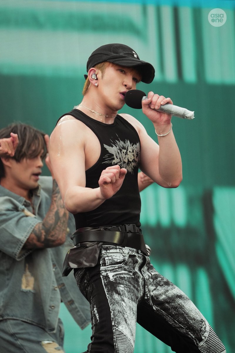 #AnsonLo is saying hi guys He’s saying Hi…. and if i may blush..! 
#盧瀚霆 #mirrorweare
#WATERBOMB2025 #WATERBOMBSG2025 #WATERBOMB #WATERBOMBSINGAPORE #WATERBOMBSG