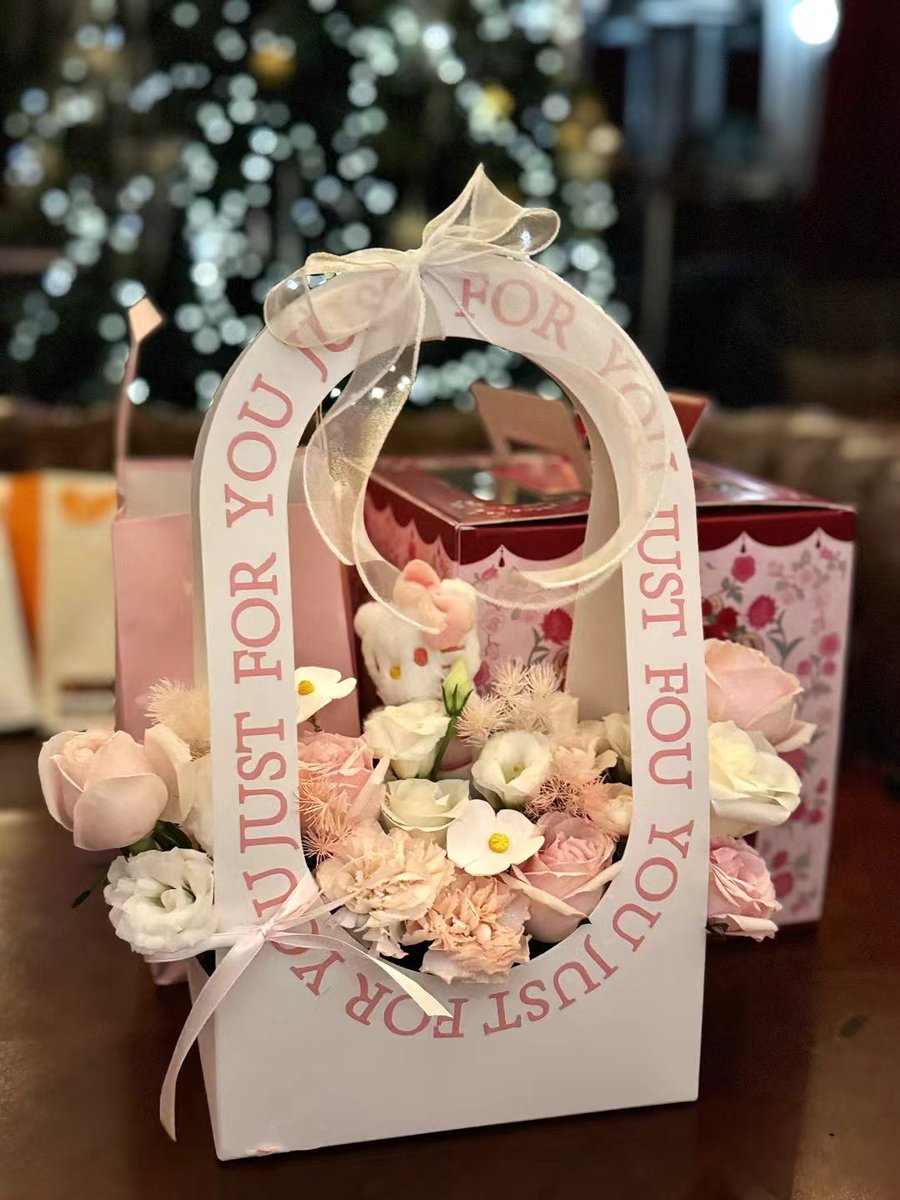 昨天给朋友送的花也太美了ovo