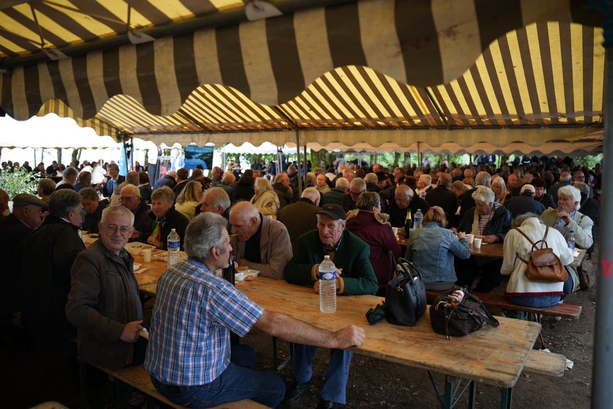 Hier vous étiez plus de 800 rassemblés pour ma rentrée politique sur le lac de Vassivière! Un seul mot MERCI votre présence m’honore autant qu’elle m’oblige! ⁦<a href="/davidlisnard/">David Lisnard</a>⁩ ⁦<a href="/PascalCOSTE/">Pascal Coste</a>⁩ ⁦<a href="/ERLOMBERTIE/">Emile Roger Lombertie</a>⁩ ⁦<a href="/AurelienPradie/">Aurélien Pradié</a>⁩ ⁦⁦<a href="/GuillaumeLEPERS/">Guillaume LEPERS</a>⁩
