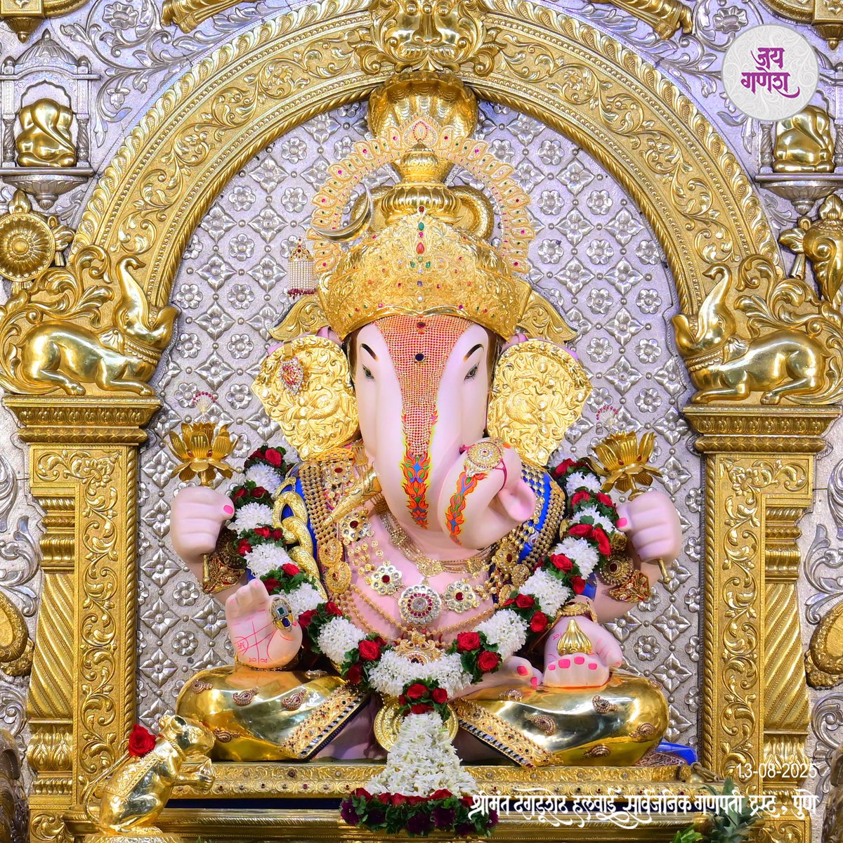 IAjayTrivedi's tweet image. ’तूच एक शाश्वत सत्य, म्हणून आलो तुझिया दारी,
जन्मोजन्मी तुझा वास वसो अंतरात, हीच आस उरी’   

#dagdusheth #shrimant